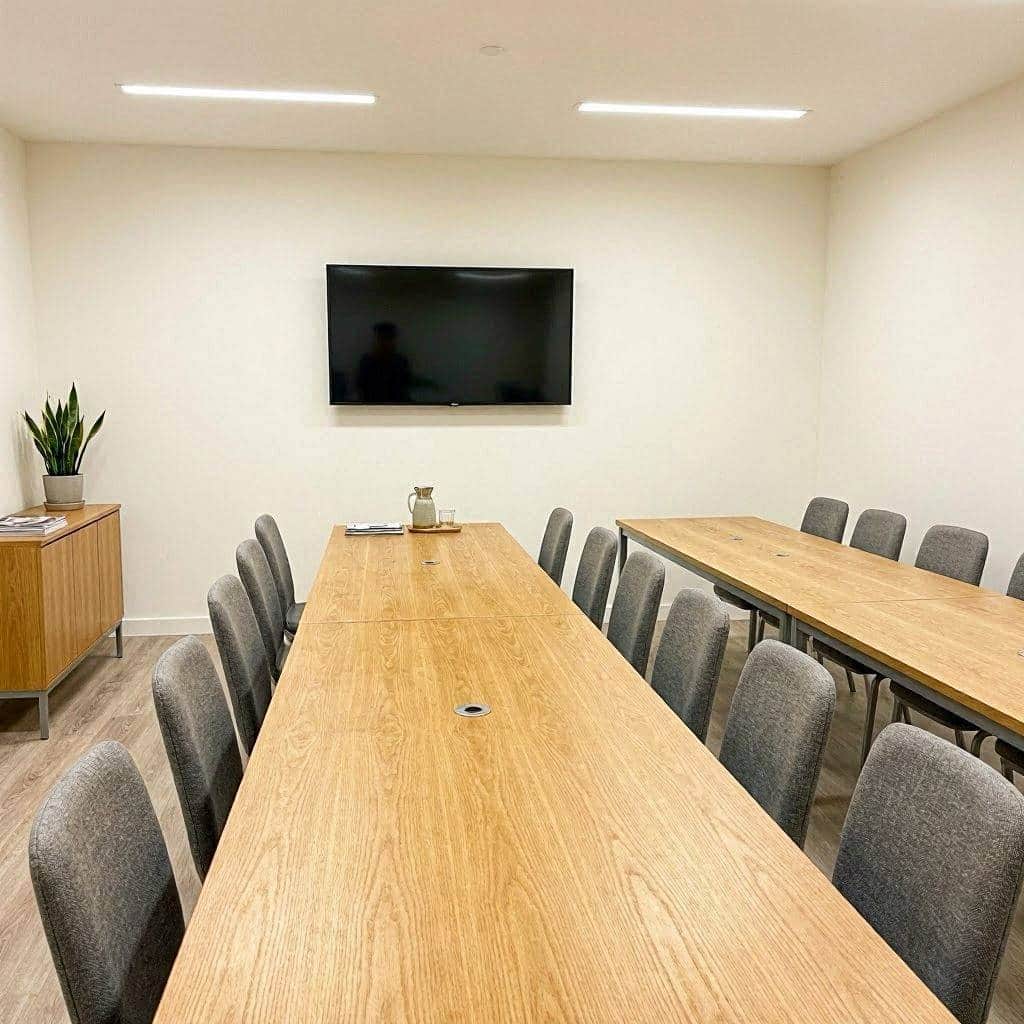 写字楼办公新入驻企业用多国语电话会议时开放工位噪声管理需引入何种多元预案